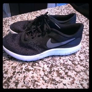 Black Big Boy Nike shoe size 6.5